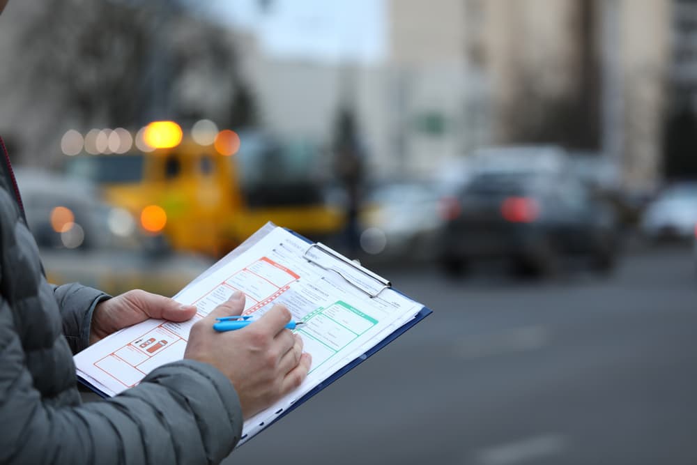 agent filling a police report